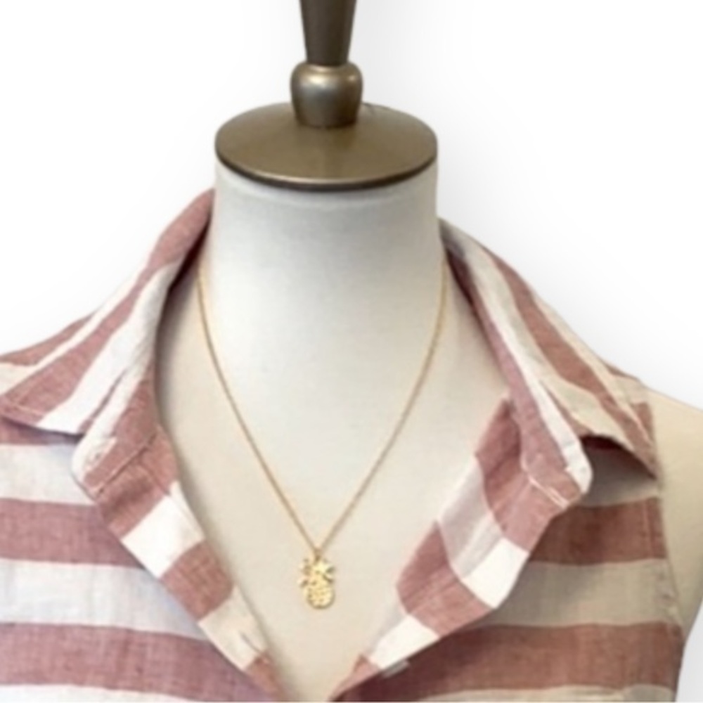 Gold Pineapple  Necklace NWT